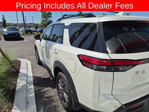 Used 2024 Nissan Pathfinder SV FWD image 8