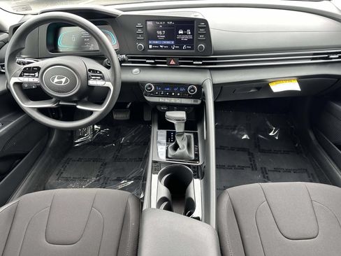 Used 2026 Hyundai Elantra Hybrid FWD image 9