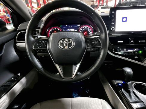 Used 2022 Toyota Camry XSE image 5