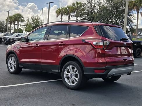 Used 2018 Ford Escape SE w/ SE Sync 3 Package FWD image 4