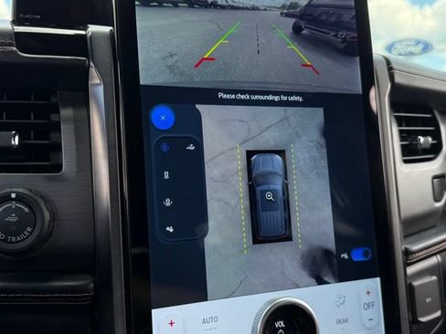 Used 2023 Ford Expedition Platinum AWD/4WD image 5
