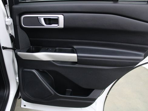 Used 2021 Ford Explorer XLT w/ Equipment Group 202A image 25