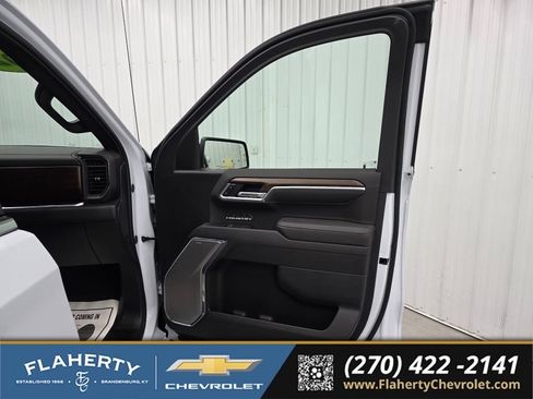 Used 2026 Chevrolet Silverado 1500 High Country w/ Technology Package AWD/4WD image 14
