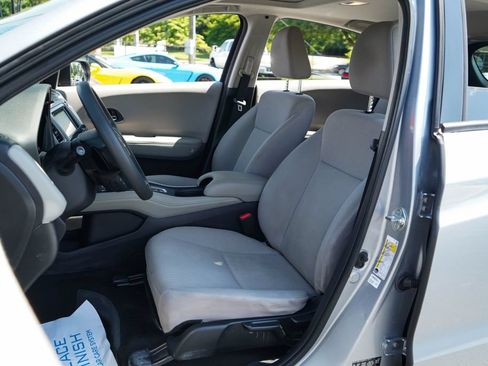 Used 2018 Honda HR-V EX image 6