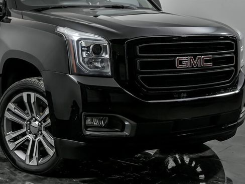 Used 2019 GMC Yukon XL SLT w/ Graphite Performance Edition image 2