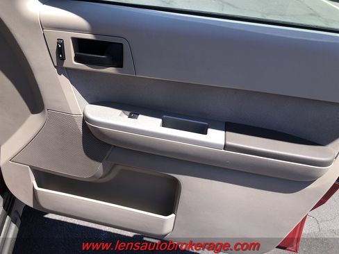 Used 2011 Ford Escape XLT AWD/4WD image 17