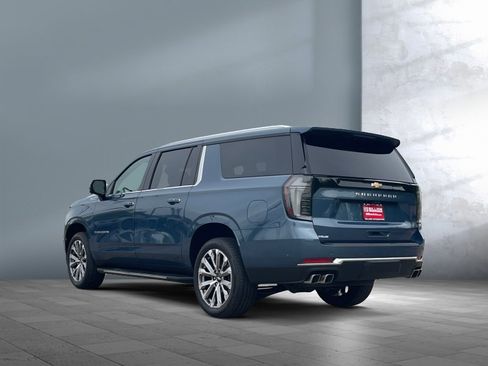 Used 2025 Chevrolet Suburban High Country AWD/4WD image 4