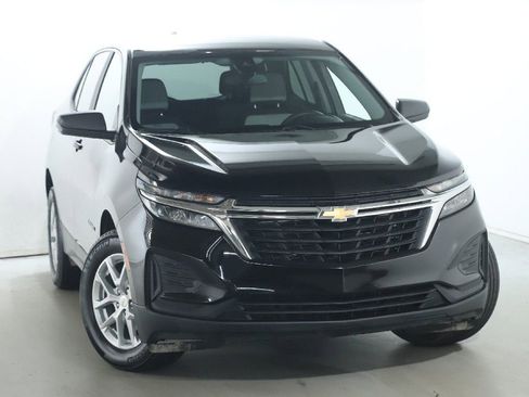 Used 2024 Chevrolet Equinox LS w/ LS Convenience Package image 2