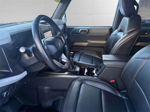 Used 2022 Ford Bronco Badlands image 9