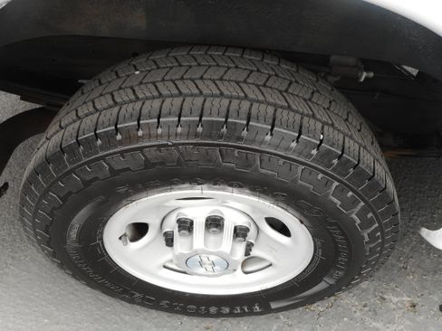 Used 2015 Chevrolet Express 2500 RWD image 12