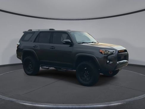 Used 2023 Toyota 4Runner SR5 Premium w/ Moonroof Package RWD image 2