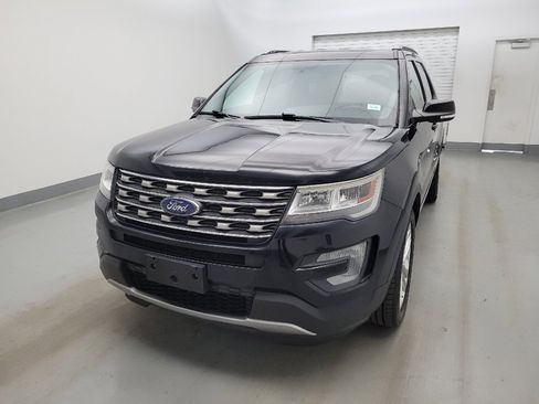 Used 2017 Ford Explorer XLT w/ Equipment Group 201A AWD/4WD image 15