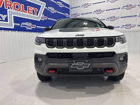 Used 2024 Jeep Compass Trailhawk AWD/4WD image 11