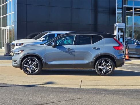 Used 2020 Volvo XC40 T5 R-Design image 5