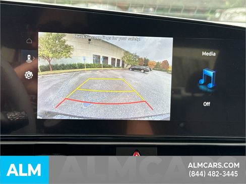 Used 2025 Hyundai Elantra SEL FWD image 34