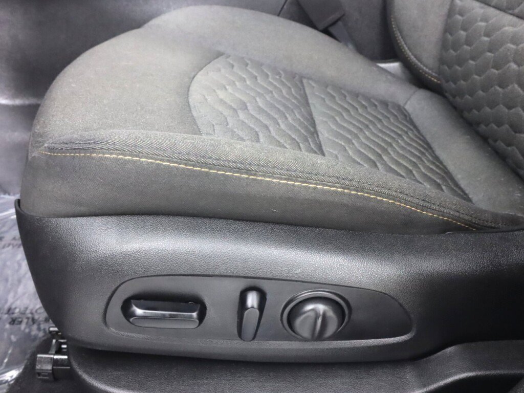 Used 2019 Chevrolet Equinox LT w/ Driver Convenience Package AWD/4WD image 29