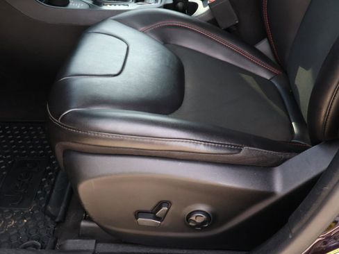 Used 2021 Jeep Cherokee Trailhawk w/ Trailer Tow Group image 14