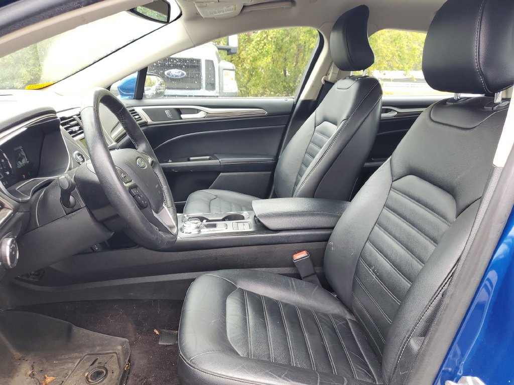 Used 2017 Ford Fusion SE w/ Equipment Group 602A FWD image 9