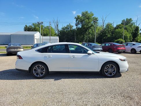 Used 2023 Honda Accord EX image 2