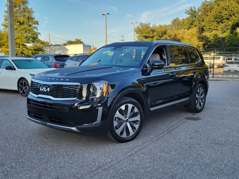 Used 2022 Kia Telluride EX w/ EX Premium Package FWD image 1