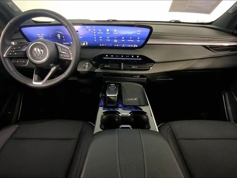 Used 2025 Buick Enclave Preferred FWD image 15