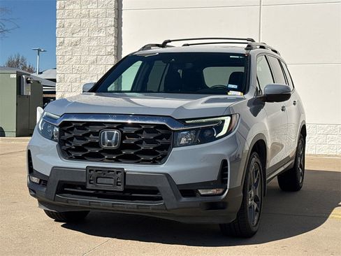 Used 2023 Honda Passport EX-L image 2