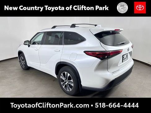 Used 2023 Toyota Highlander XLE AWD/4WD image 5