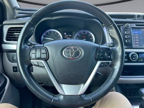 Used 2019 Toyota Highlander XLE FWD image 15