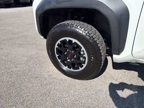 Used 2024 Toyota Tacoma TRD Off-Road AWD/4WD image 40