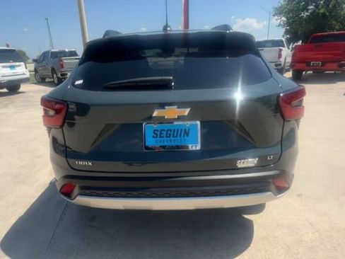 Used 2025 Chevrolet Trax LT FWD image 7