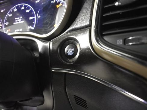 Used 2017 Jeep Grand Cherokee Limited RWD image 17