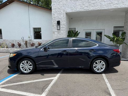 Used 2014 Lexus ES 350 w/ Premium Package FWD image 2