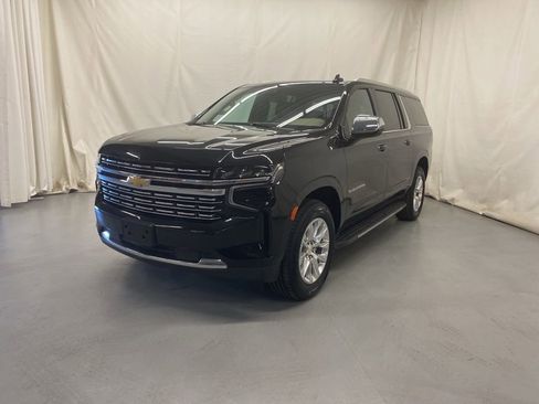 Used 2024 Chevrolet Suburban Premier image 2