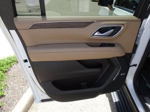Used 2024 Chevrolet Suburban Premier w/ Advanced Technology Package AWD/4WD image 18