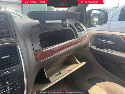Used 2012 Chrysler Town & Country Limited w/ Luxury Group FWD image 7