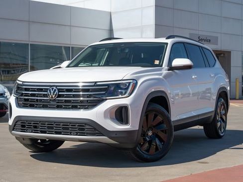 New 2026 Volkswagen Atlas SE FWD image 2
