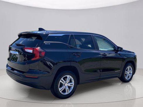 Used 2024 GMC Terrain SLE FWD image 2