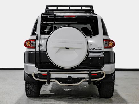 Used 2014 Toyota FJ Cruiser 4WD w/ Upgrade Package image 7