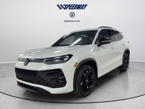 New 2026 Volkswagen Tiguan SE R-Line AWD/4WD image 11