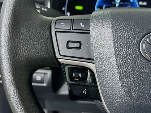 Used 2025 Toyota Camry LE image 16