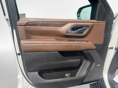 Used 2022 Chevrolet Tahoe High Country w/ LPO, Illumination Package AWD/4WD image 14