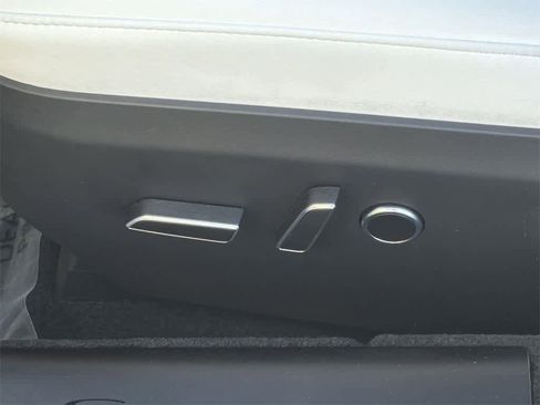 Used 2022 Tesla Model S image 26