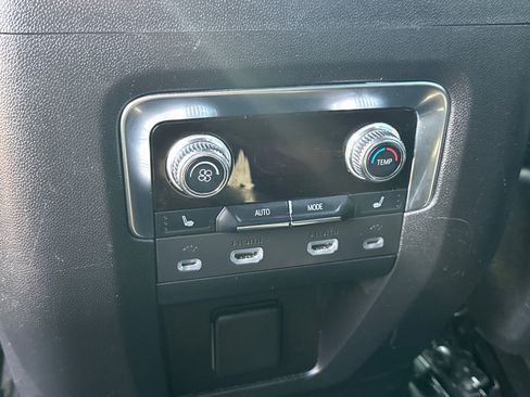 Used 2021 GMC Yukon Denali w/ LPO, Illumination Package image 23