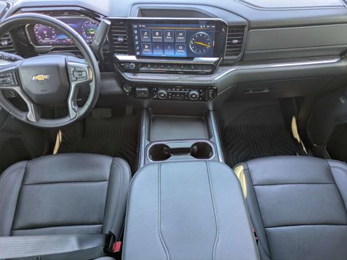 Used 2024 Chevrolet Silverado 2500 LTZ w/ LTZ Convenience Package AWD/4WD image 8