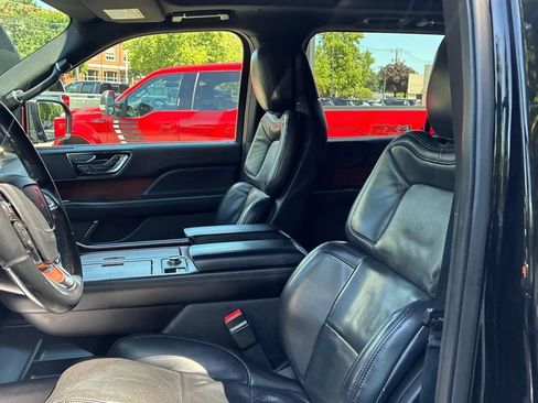 Used 2020 Lincoln Navigator L Reserve AWD/4WD image 2