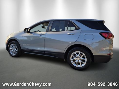 Used 2024 Chevrolet Equinox LS w/ LS Convenience Package FWD image 3
