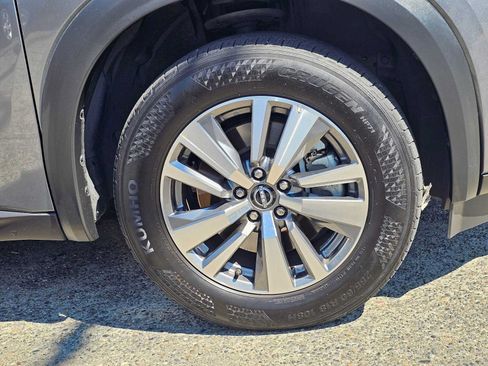 Used 2025 Nissan Pathfinder SL AWD/4WD image 9