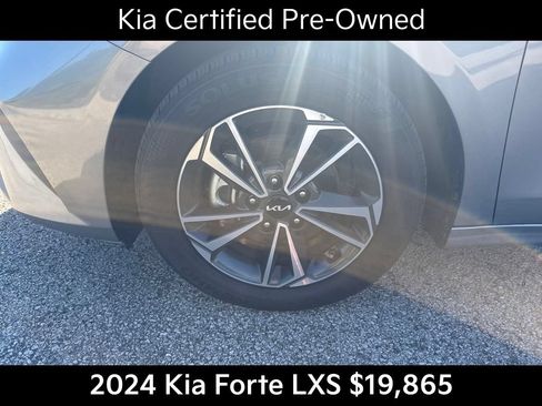 Certified 2024 Kia Forte LXS w/ LXS Technology Package FWD image 10