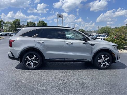 Certified 2023 Kia Sorento EX w/ Panoramic Sunroof Package FWD image 4