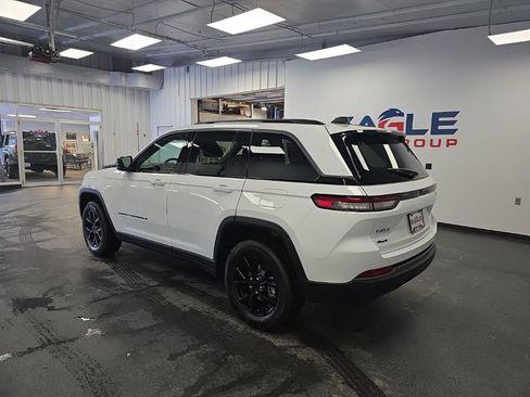 New 2026 Jeep Grand Cherokee Altitude image 8